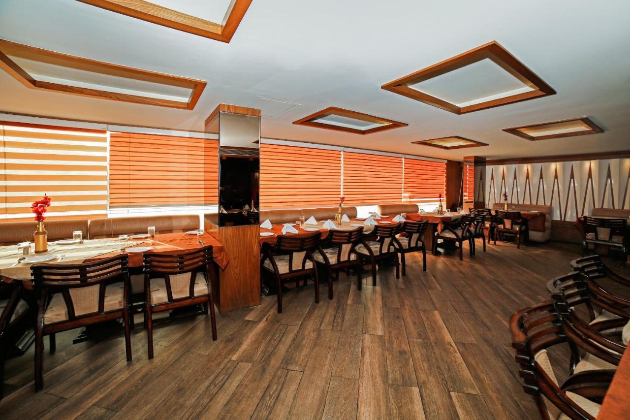 Hotel Shelter Gwalior Dış mekan fotoğraf