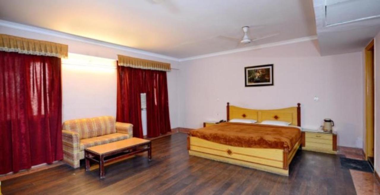 Hotel Shelter Gwalior Dış mekan fotoğraf